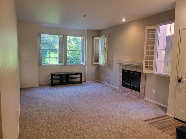 Building Photo - 18674 Caminito Cantilena