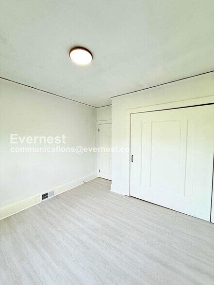 Building Photo - 8939 Dexter Ave