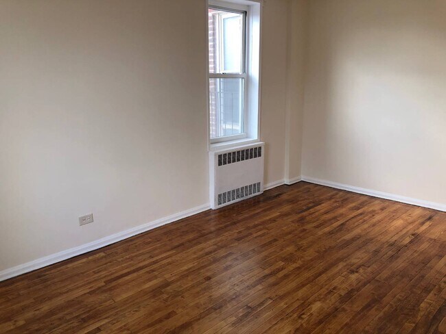 Building Photo - 88-10 35th Ave