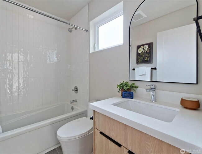 Building Photo - 6918 Flora Ave S