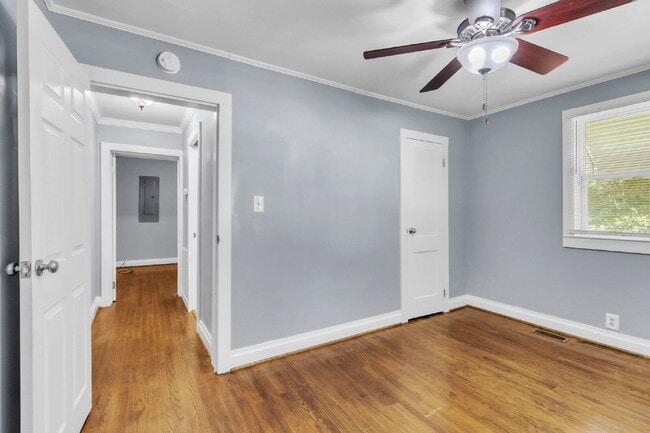Building Photo - Cute Bungalow Style 2-Bedroom Haven with H...