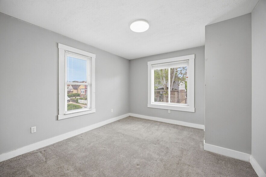 Building Photo - 827 Hinnerman St