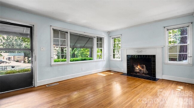 Building Photo - 2126 Arnold Dr