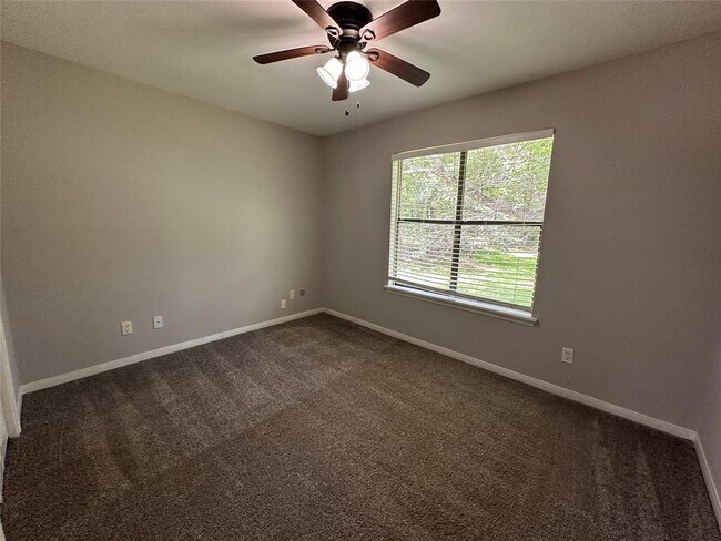 Building Photo - 4745 Holly Ln E