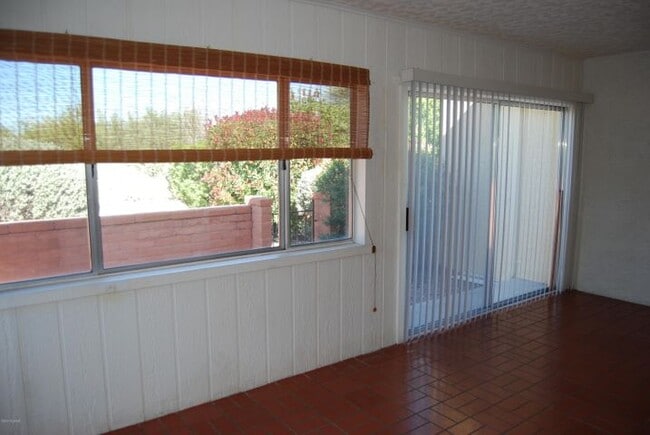 Building Photo - 830 W Rio-Altar