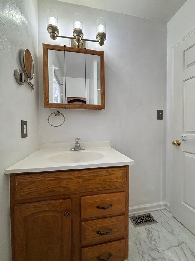 Building Photo - $500 OFF first months rent********950 Morgan Avenue -One Level Living with 2 bedrooms and 2 baths