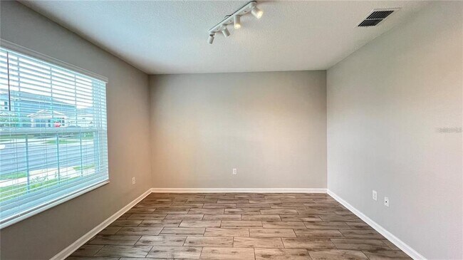 Building Photo - 1343 Lassen St