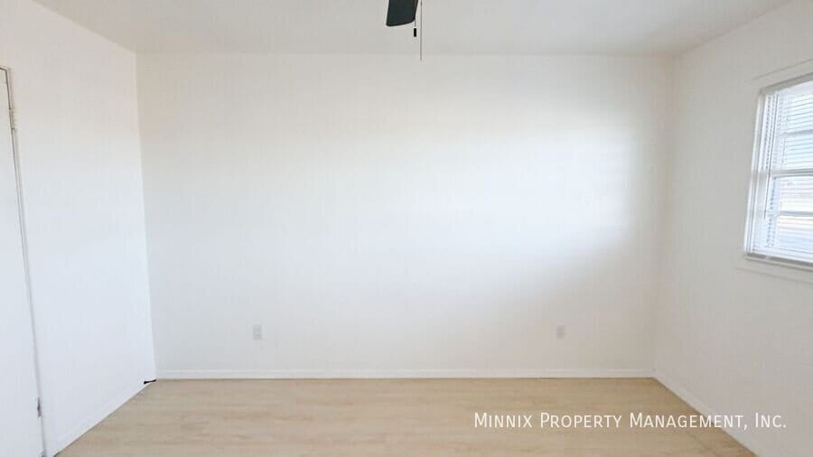 Building Photo - 5005 Ave W.-9