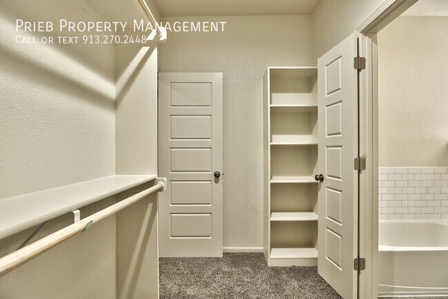 Building Photo - Reserve Townhome - Available June 9th