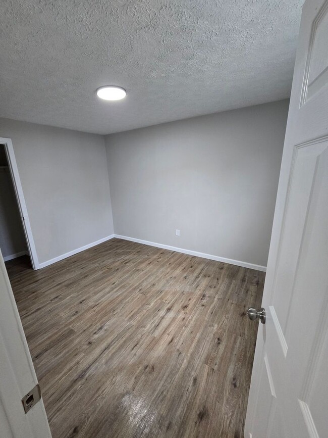 Building Photo - 4 BEDROOM SINGLE FAMILY HOME
