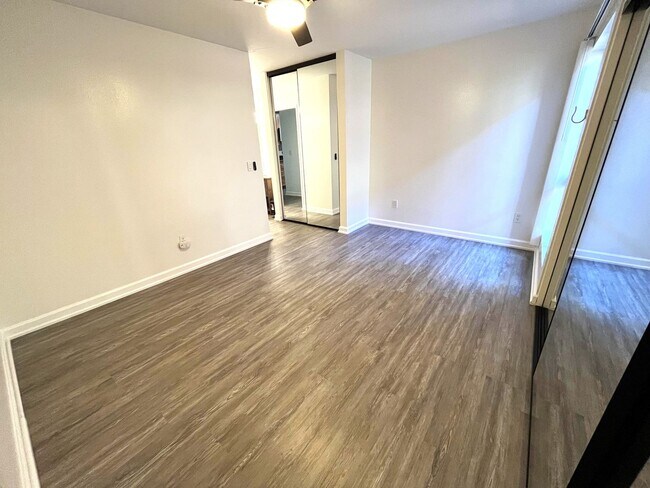 Building Photo - ****MOVE-IN SPECIAL: $500 OFF SECOND MONTH'S RENT****CHARMING 1BD/ 1BA AVAILABLE IN MISSION VALLEY!!