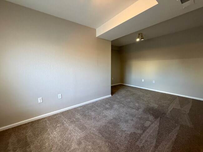 Building Photo - Beautiful Four Bedroom Home with Finished Basement in Spring Creek Meadows!