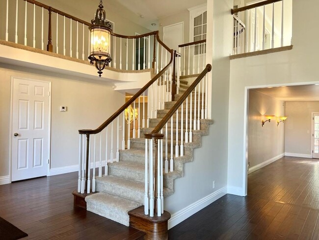 Building Photo - HUGE Encino House with Pool/Jacuzzi, 2 Car Garage and Lots of Space!