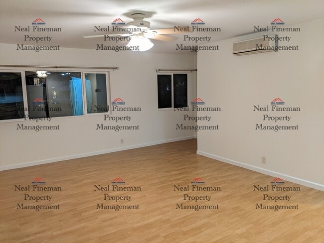 Building Photo - 3 Bed 2 Bath Apartment, 2 Assigned parking...