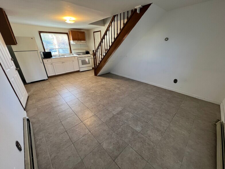 Building Photo - 17 Towne Ln