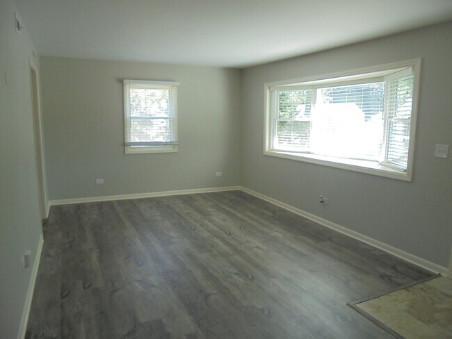 Building Photo - 1434 Walnut Dr