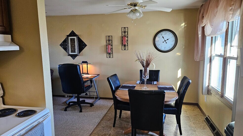 Building Photo - 1908 Refset Dr