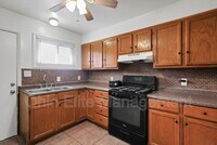 Building Photo - 1028 S Harris Ave