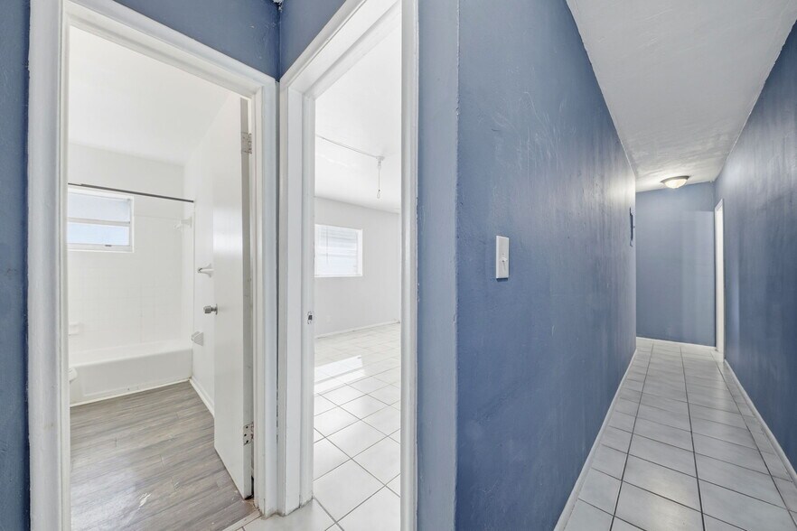 Building Photo - 1439 NW 8th Ave