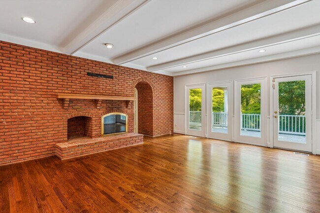 Building Photo - Magnificent 5 Bedroom, 4.5 Bathroom Bethes...