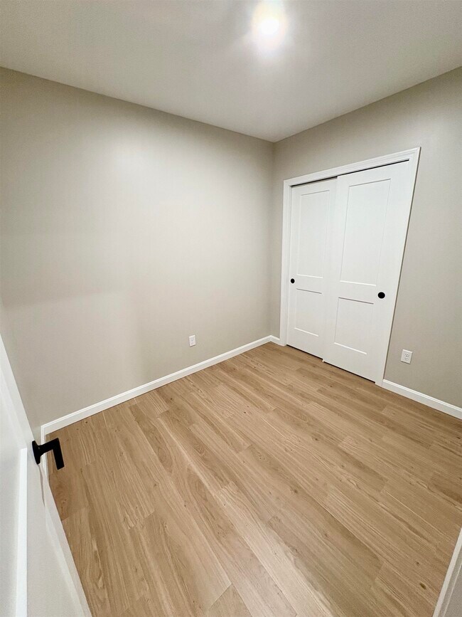 Building Photo - 15 Mountain Rd