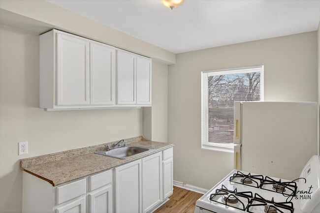 Building Photo - 12200 Cheyenne St