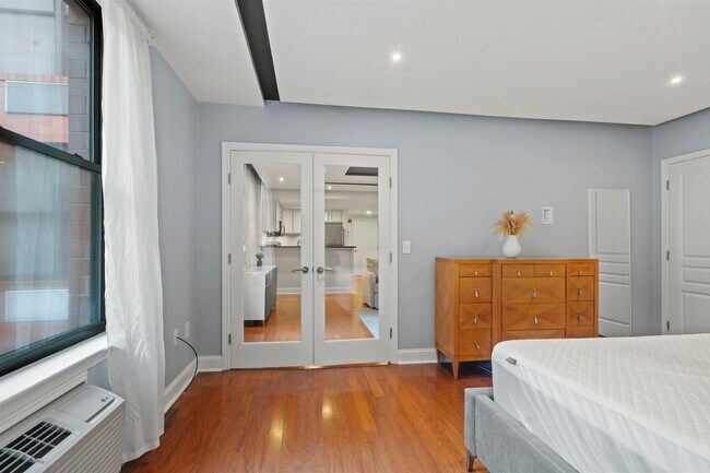 Building Photo - 4301 Park Ave