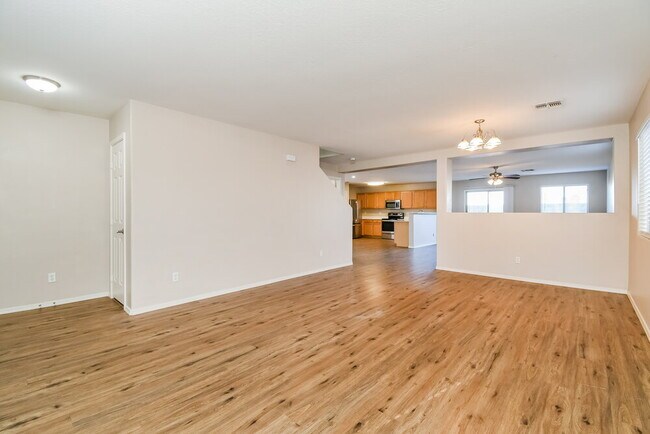 Building Photo - 2552 E Meadow Lark Way