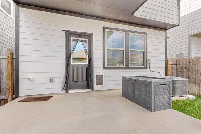 Building Photo - 2025 Arendale Dr