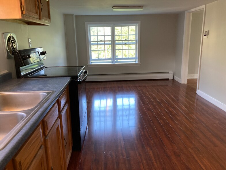 Building Photo - 389 Weinsteiger Rd