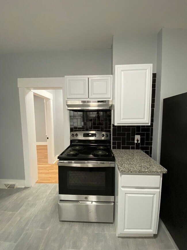 Building Photo - 36 Bright St