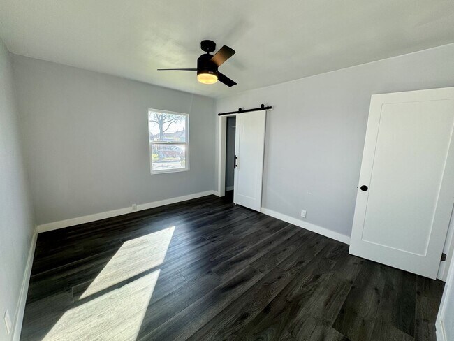 Building Photo - 4139 Gaviota Ave