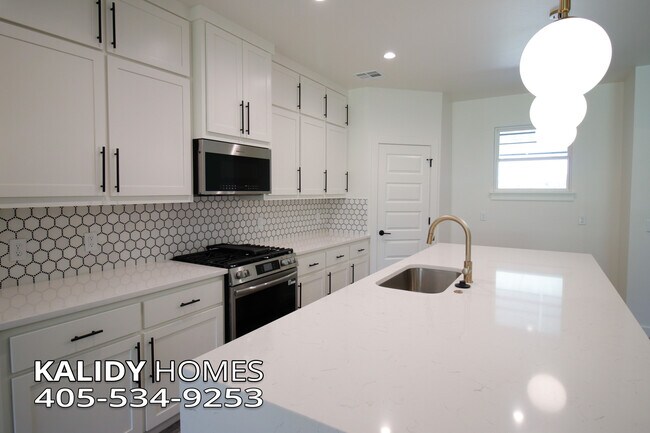 Building Photo - 2141 Kalidy Dr