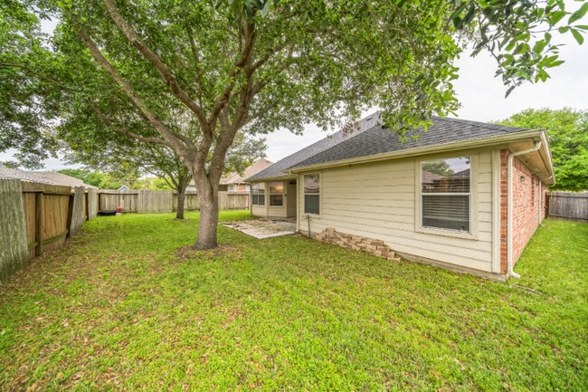 Building Photo - 3005 Gardencrest Ln