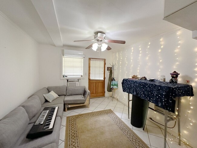 Building Photo - 732-A NE 3rd Ave. Gainesville, FL 32601 Duckpond