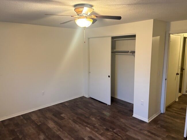 Building Photo - 5634 Robin Run