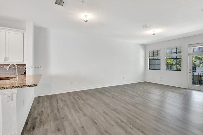 Building Photo - 11549 SW 13th Ct