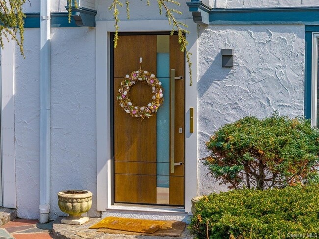 Building Photo - 166 Valley Stream Rd E