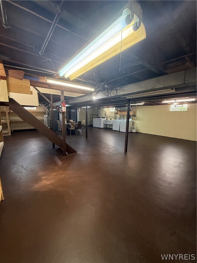 Building Photo - 113 Argyle Ave