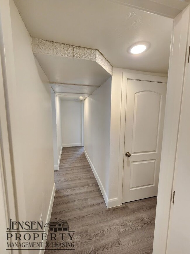 Building Photo - R698