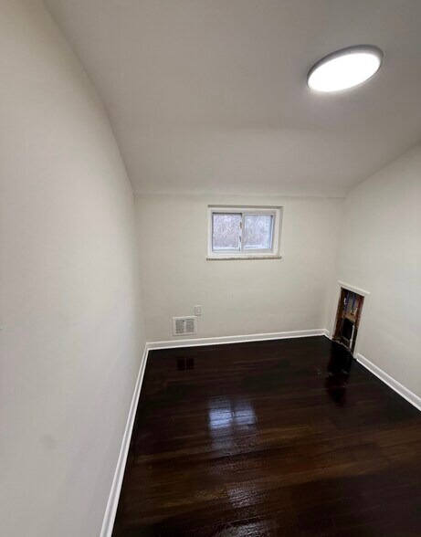 Building Photo - 628 Church St