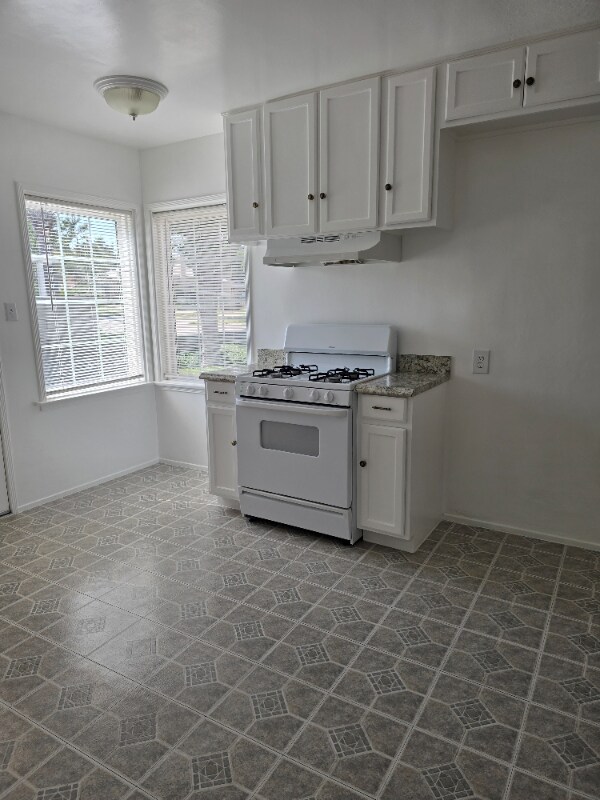 Building Photo - 925 W Mirada Rd