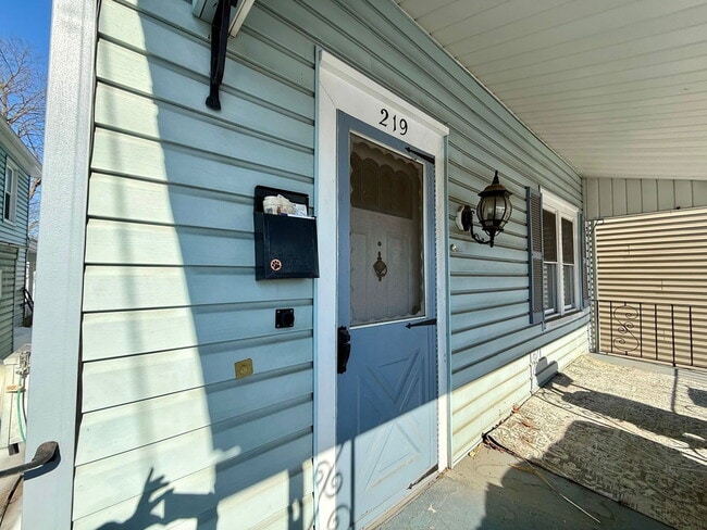 Building Photo - 219 Mt Joy St