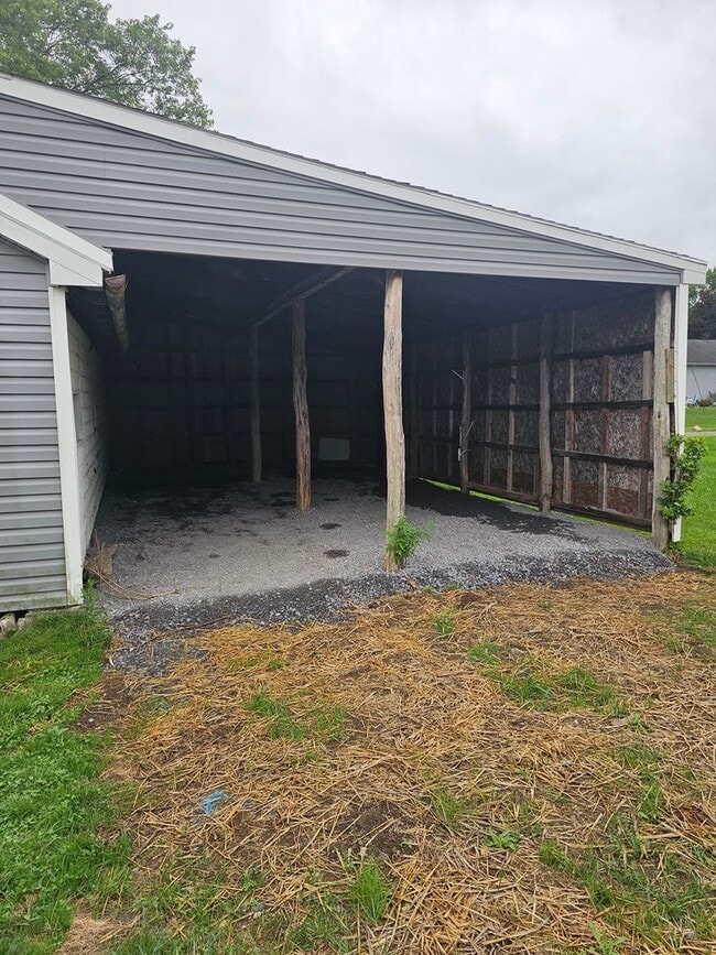 Building Photo - 2BR Remodeled House Hollidaysburg