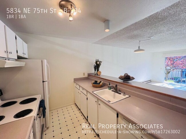 Building Photo - 5834 NE 75th St