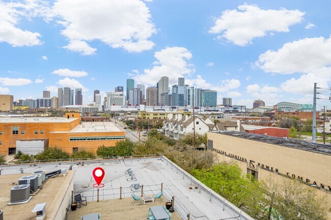 Building Photo - 1312 Live Oak St