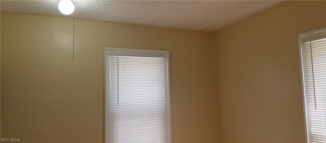 Building Photo - 956 Grant Ave