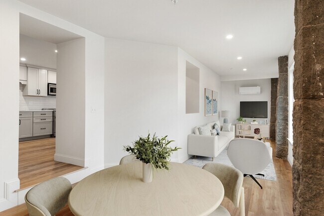 Building Photo - 32 Beacon St