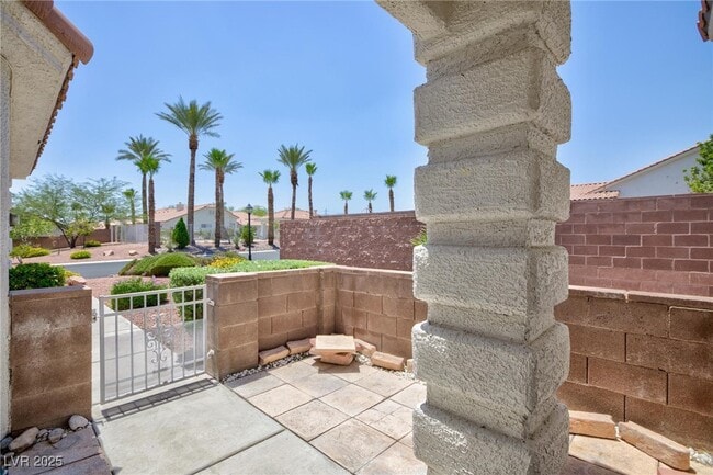 Building Photo - 10022 Catalina Canyon Ave