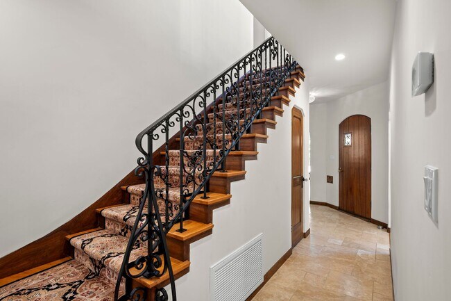 Building Photo - Kensington Exceptional Location 4Bed 3.5 Bath Private Gated Spanish Estate like property